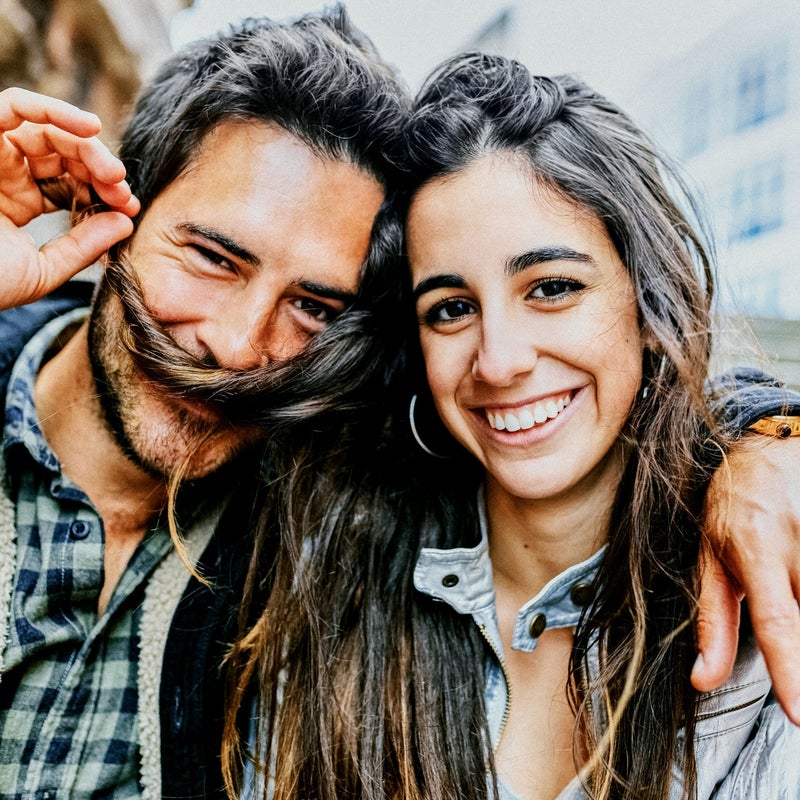 Pareja joven feliz
