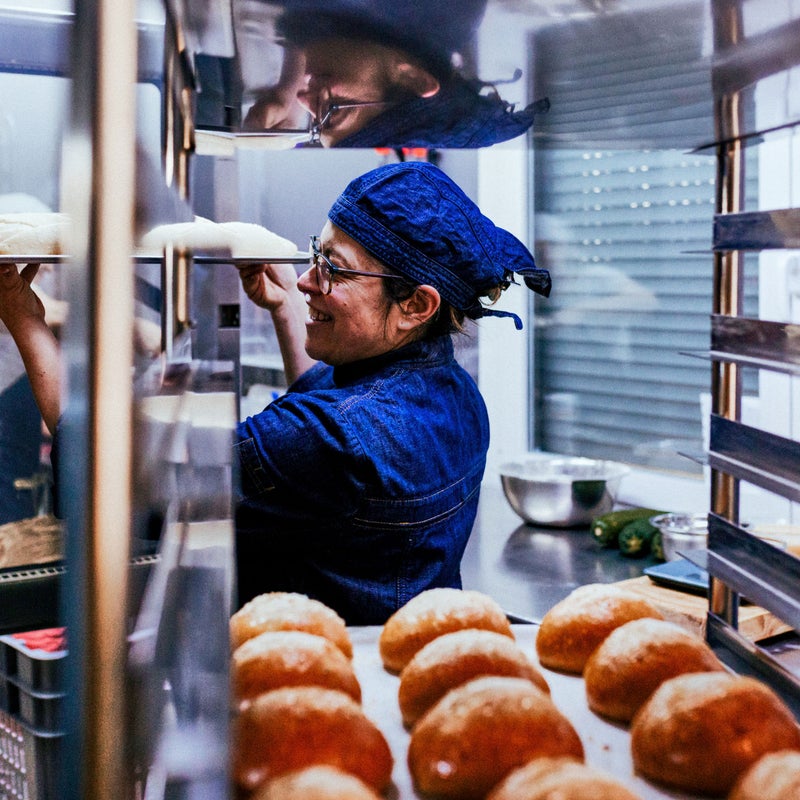 Panadera horneando