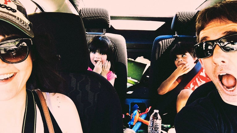 selfie de familia en un coche