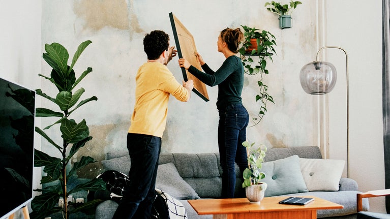 Pareja en su casa