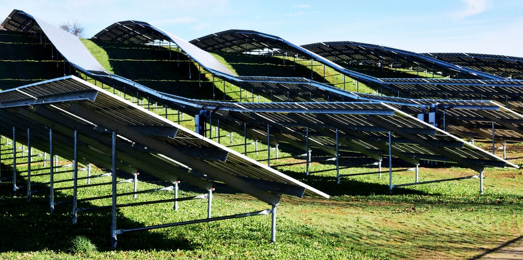 Campo con placas solares