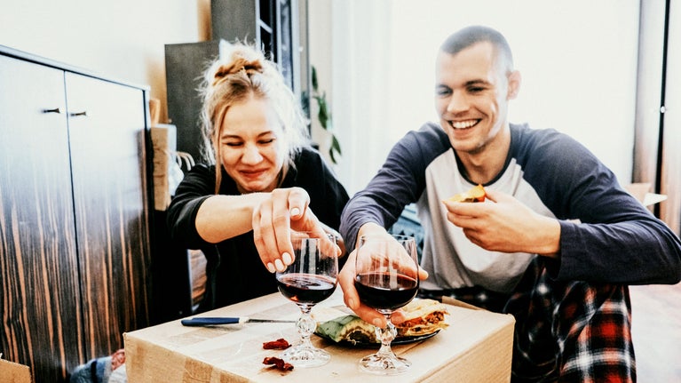 Pareja en su nueva casa